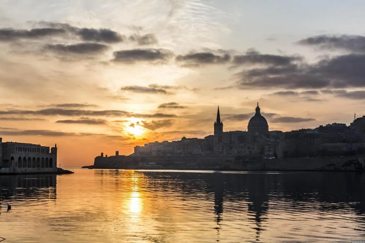 ホテル Sliema Creek Suites